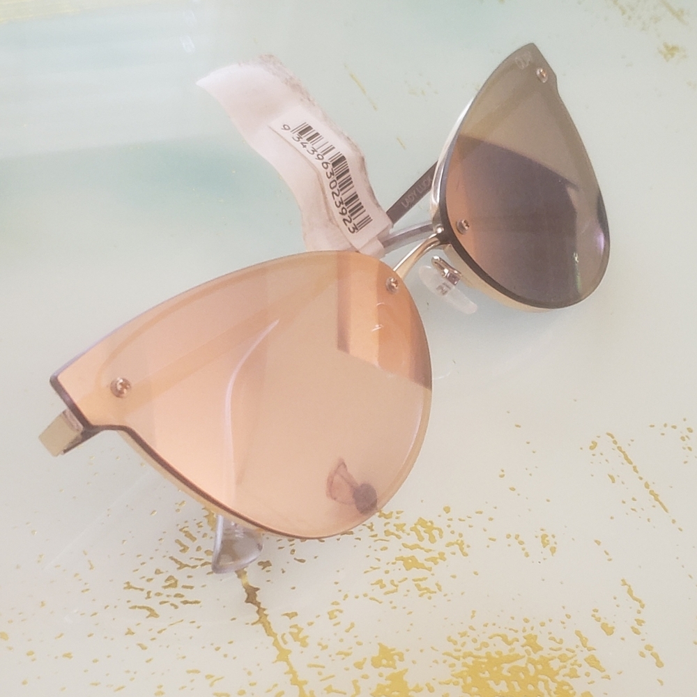 Sunglasses 🕶 - Picture 2 of 4